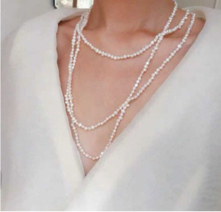Dlouhý náhrdelník ze sladkovodních perel